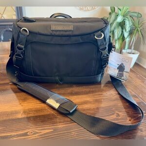 NWT Vanguard VEOGO 34 M Black Camera Shoulder Bag with Rain Cover